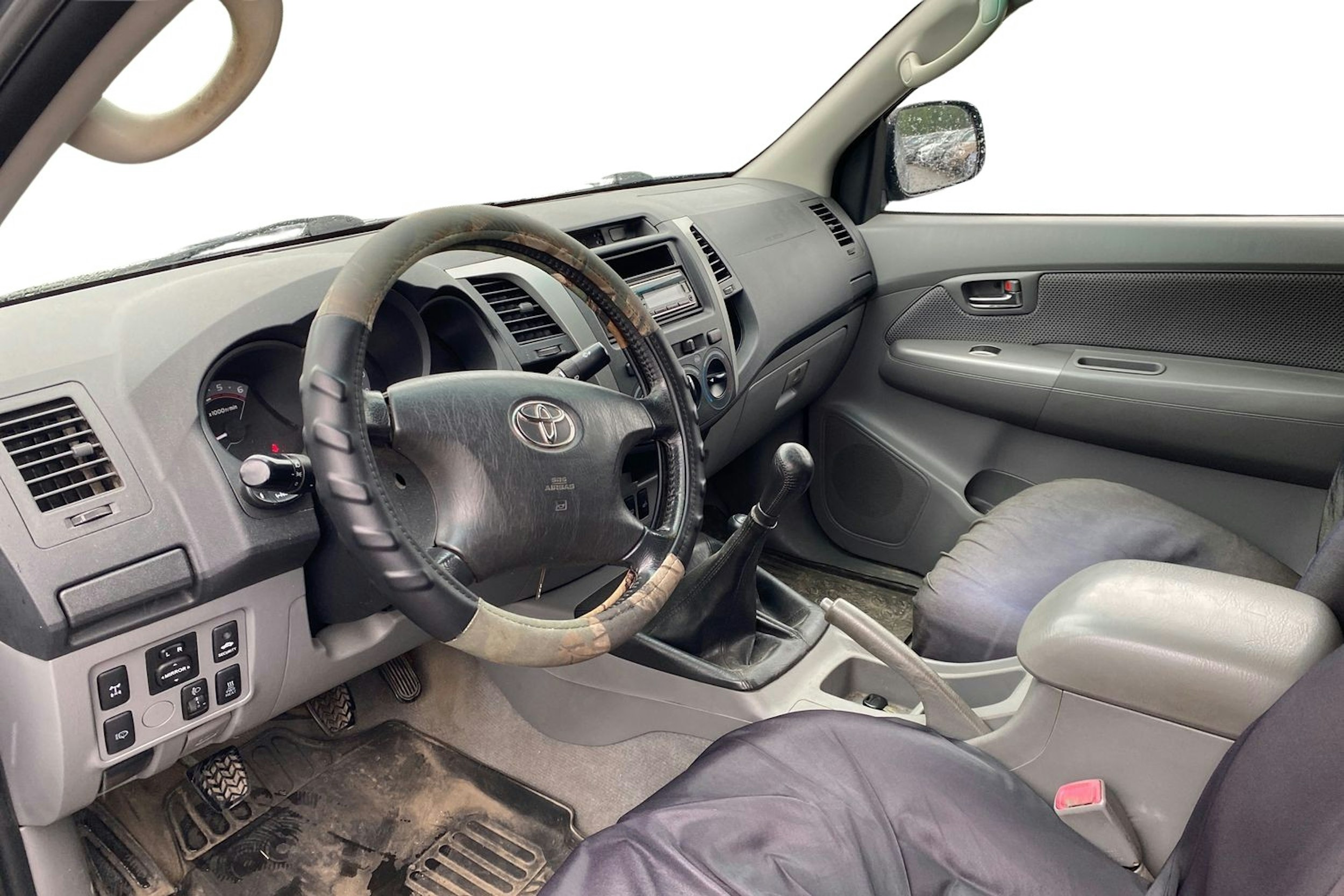 harmaa Toyota Hilux 2010 kuva 3.