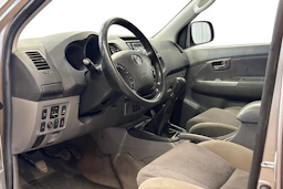 ruskea (beige) Toyota Hilux 2010 kuva 8.