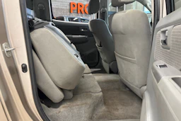 ruskea (beige) Toyota Hilux 2010 kuva 11.