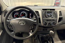 ruskea (beige) Toyota Hilux 2010 kuva 12.