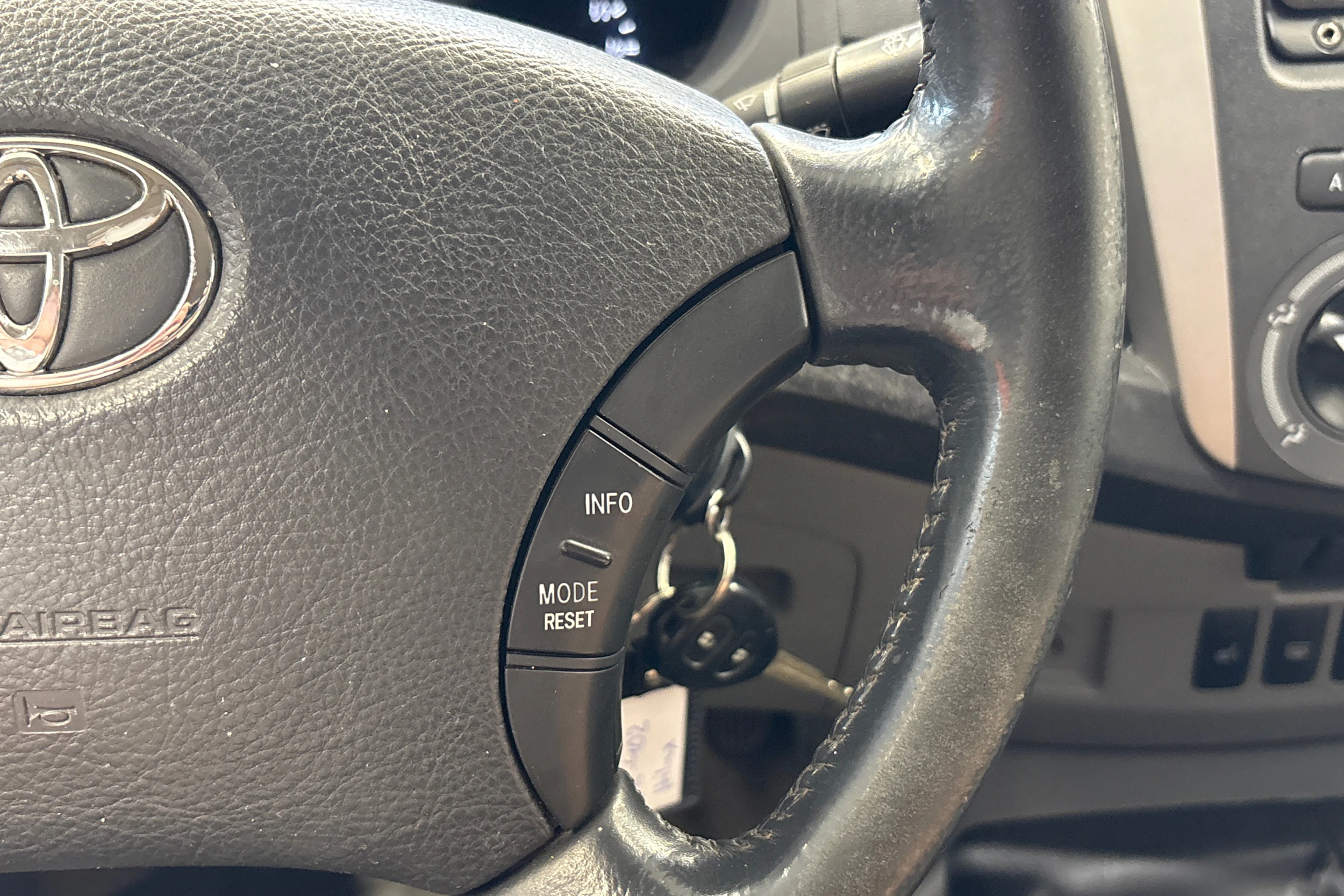 ruskea (beige) Toyota Hilux 2010 kuva 14.