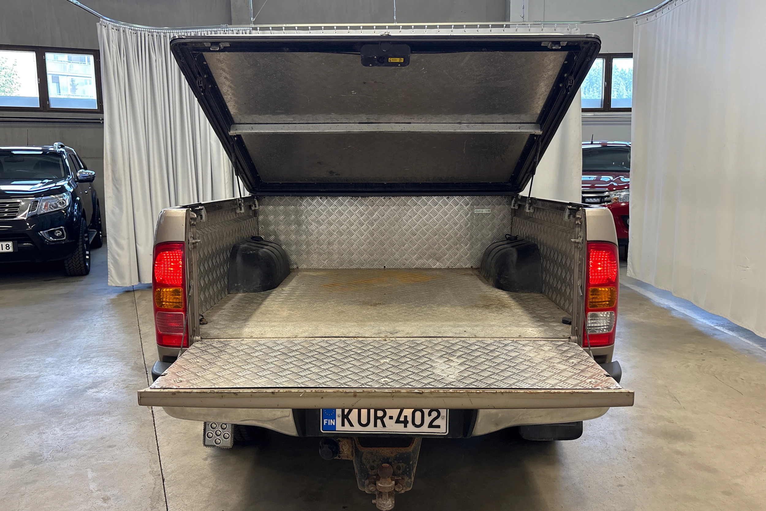 ruskea (beige) Toyota Hilux 2010 kuva 18.