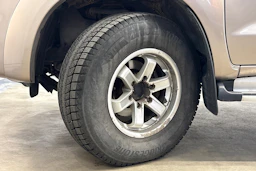 ruskea (beige) Toyota Hilux 2010 kuva 20.
