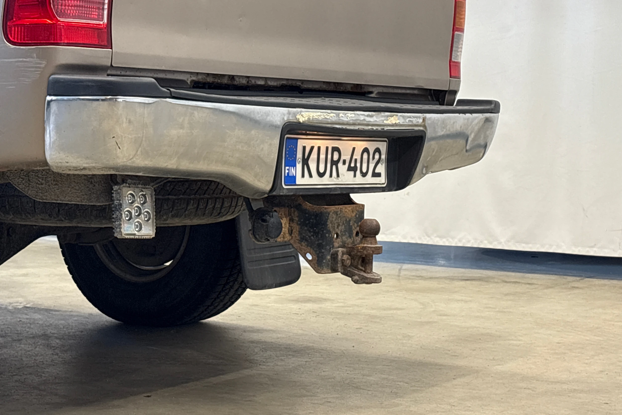 ruskea (beige) Toyota Hilux 2010 kuva 22.