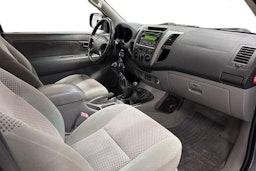 harmaa Toyota Hilux 2010 kuva 11.