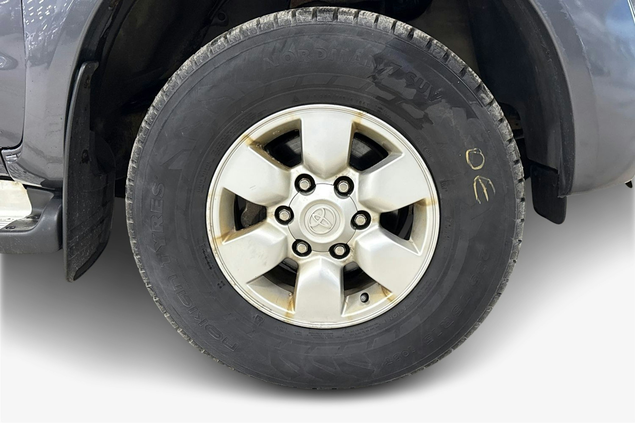 harmaa Toyota Hilux 2010 kuva 12.