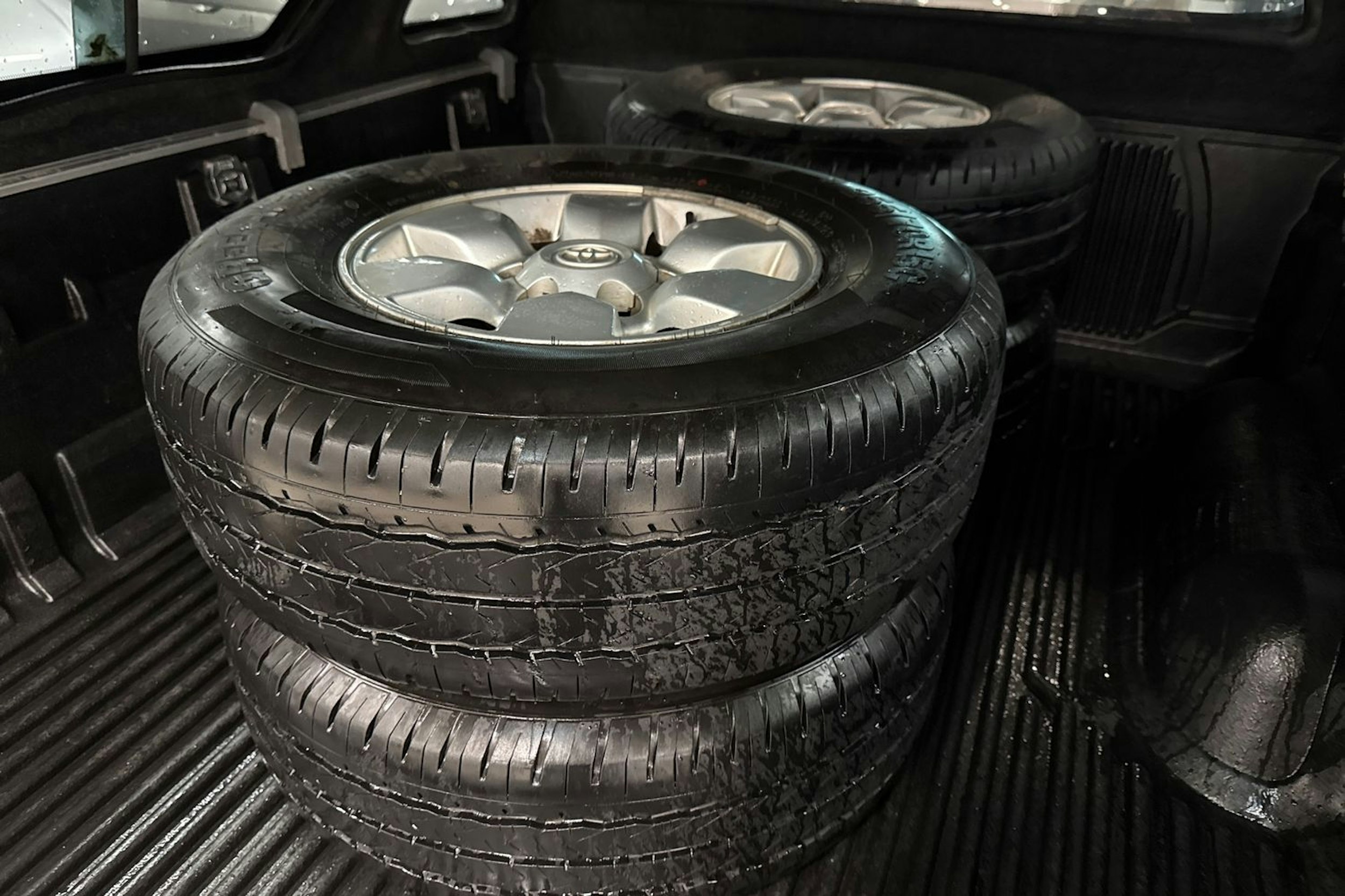 harmaa Toyota Hilux 2010 kuva 15.