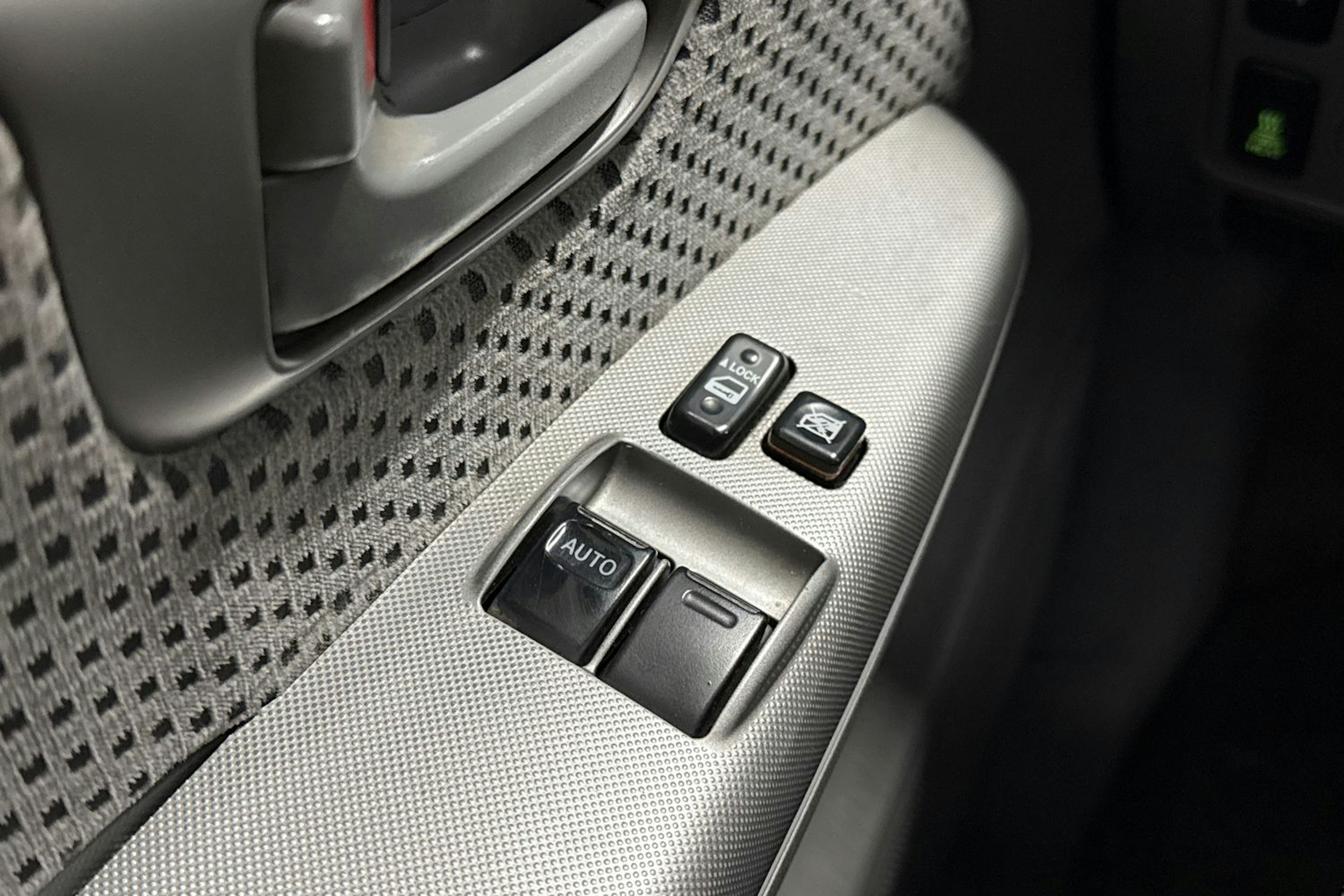 harmaa Toyota Hilux 2010 kuva 17.