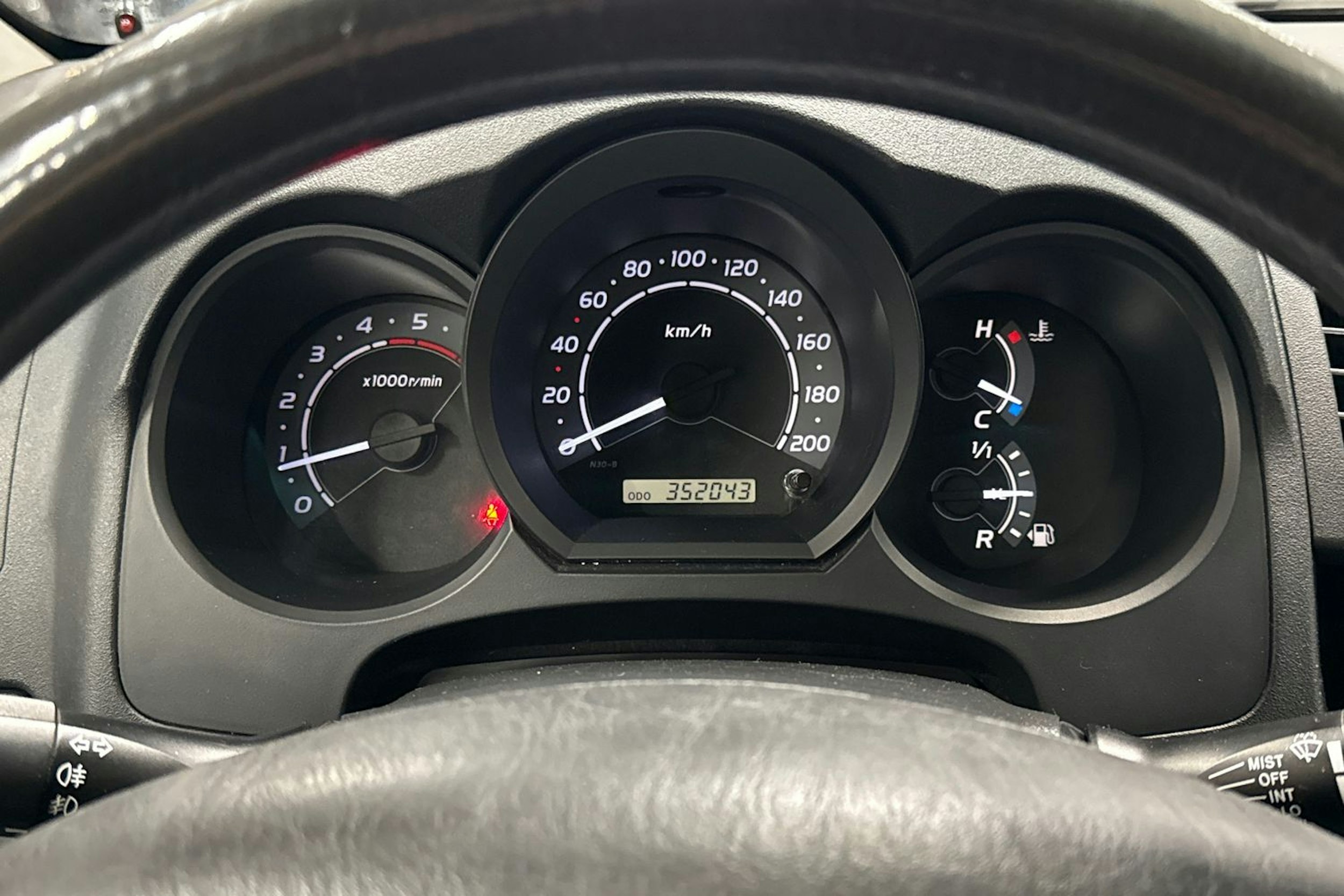 harmaa Toyota Hilux 2010 kuva 19.