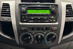 harmaa Toyota Hilux 2010 kuva 21.