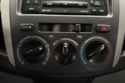 harmaa Toyota Hilux 2010 kuva 22.