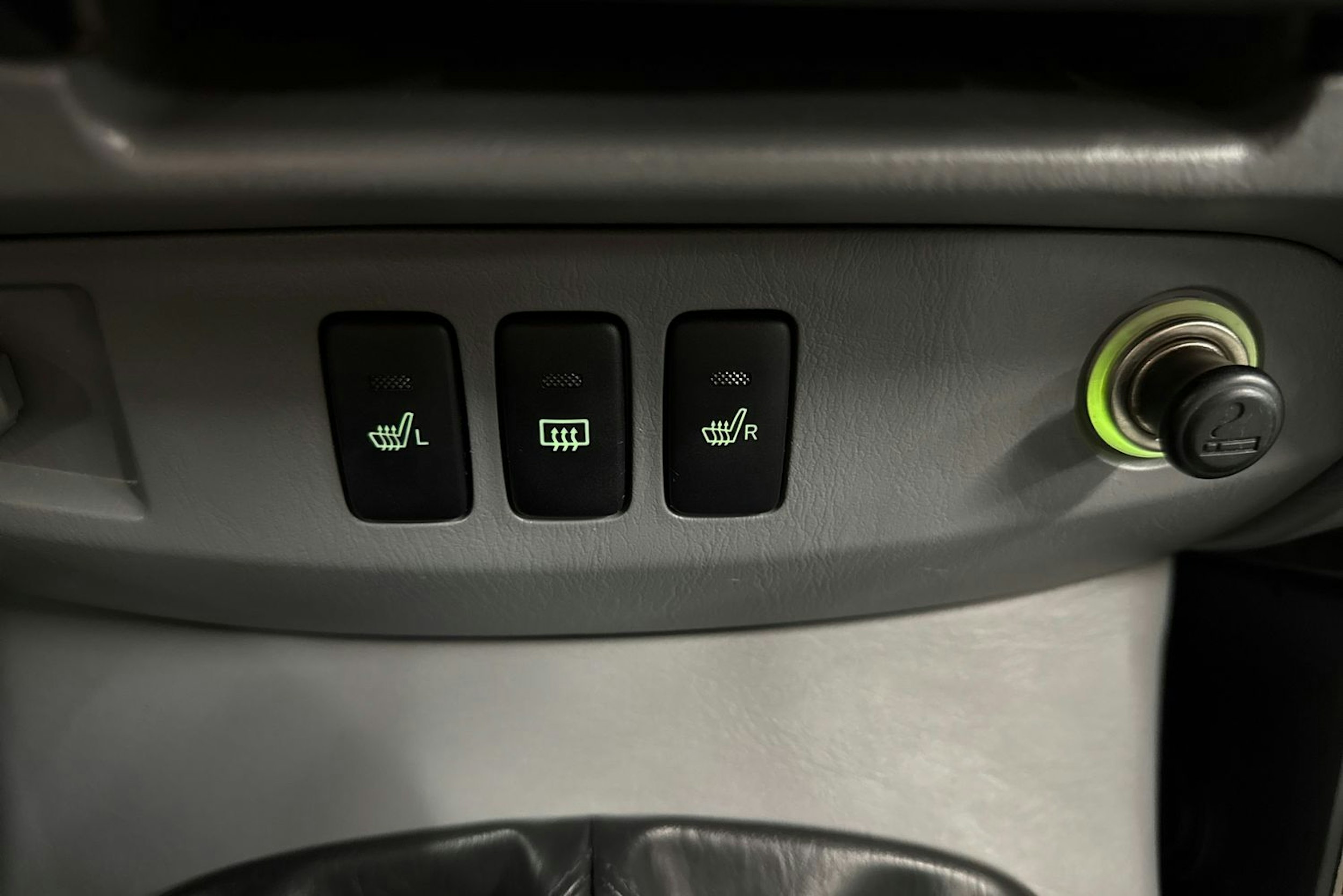 harmaa Toyota Hilux 2010 kuva 23.