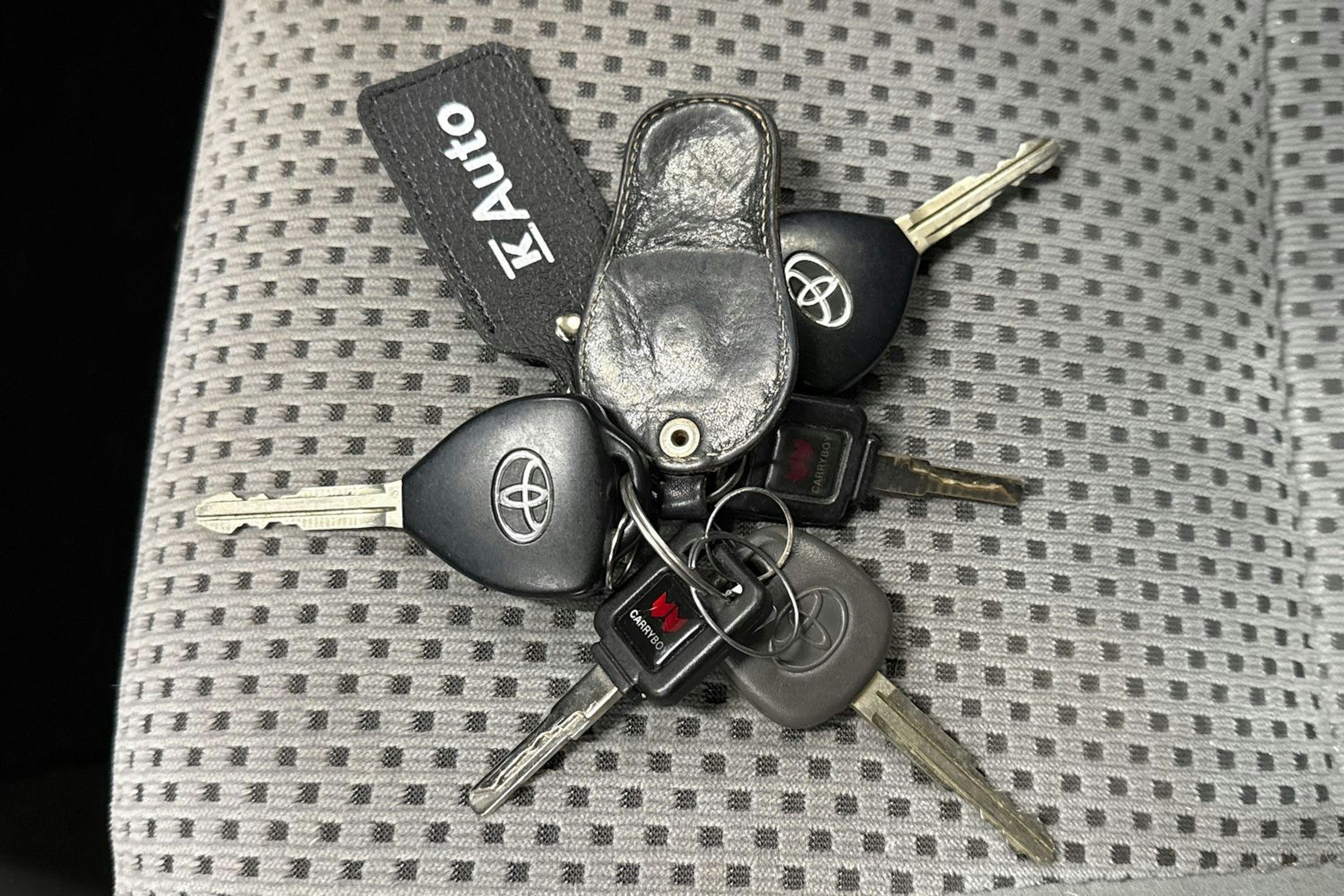 harmaa Toyota Hilux 2010 kuva 26.