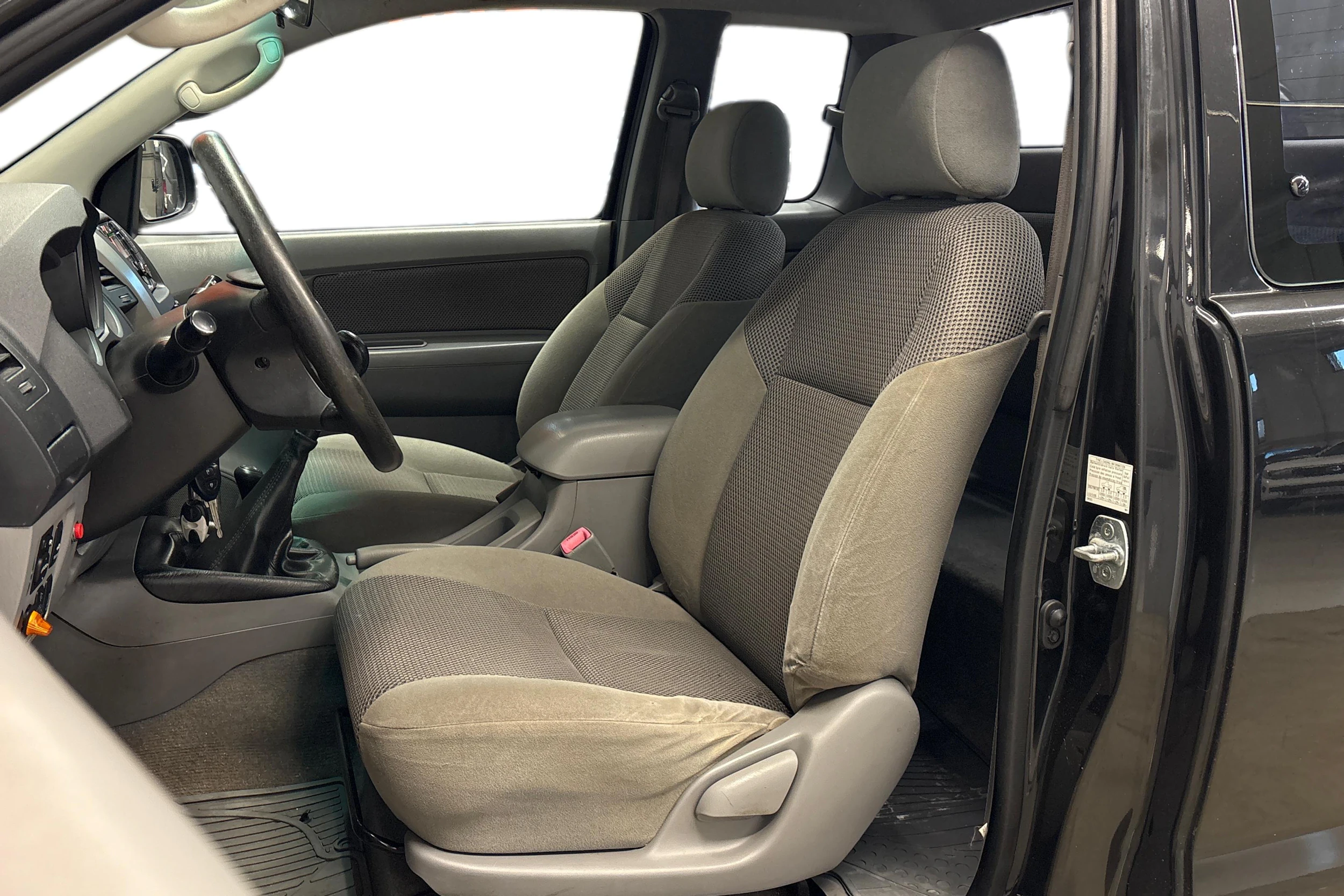 musta Toyota Hilux 2010 kuva 8.