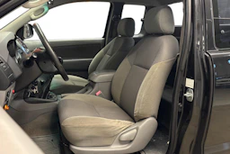 musta Toyota Hilux 2010 kuva 8.