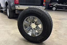 musta Toyota Hilux 2010 kuva 12.