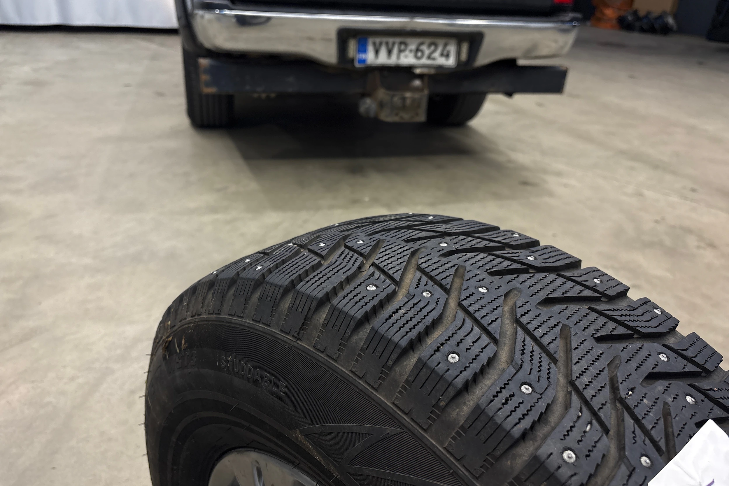 musta Toyota Hilux 2010 kuva 13.