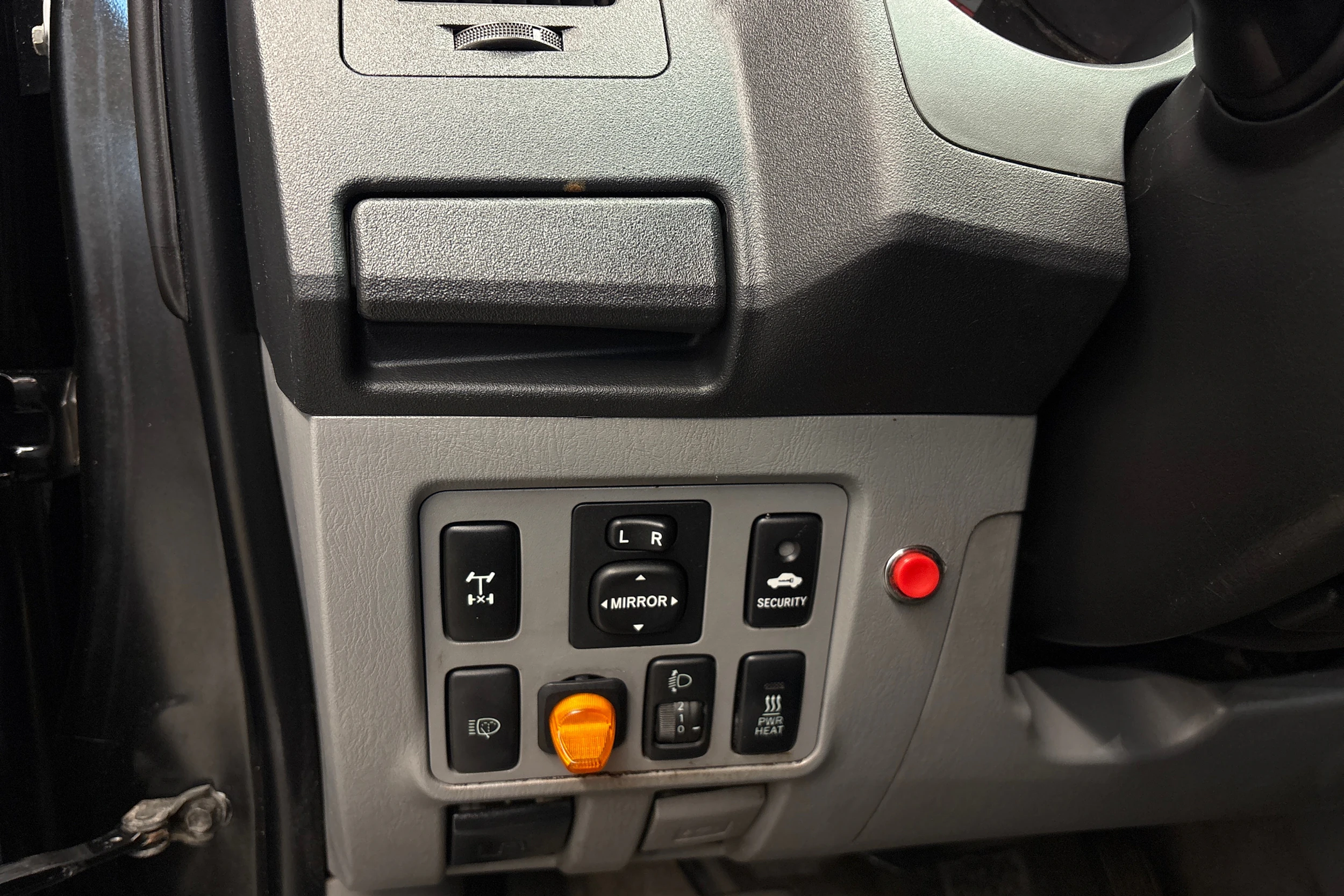 musta Toyota Hilux 2010 kuva 14.
