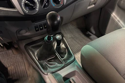 musta Toyota Hilux 2010 kuva 18.