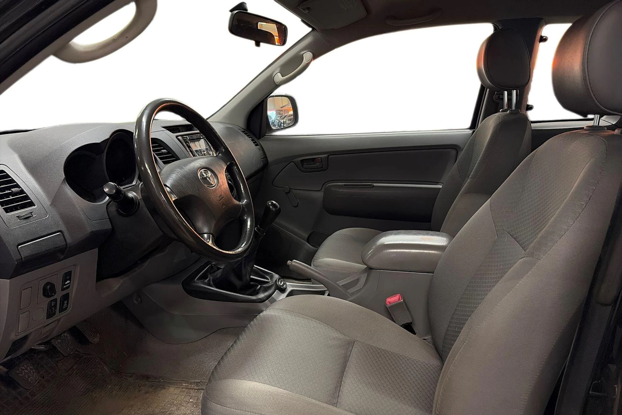 musta Toyota Hilux 2011 kuva 3.