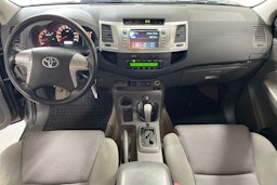 harmaa Toyota Hilux 2011 kuva 9.
