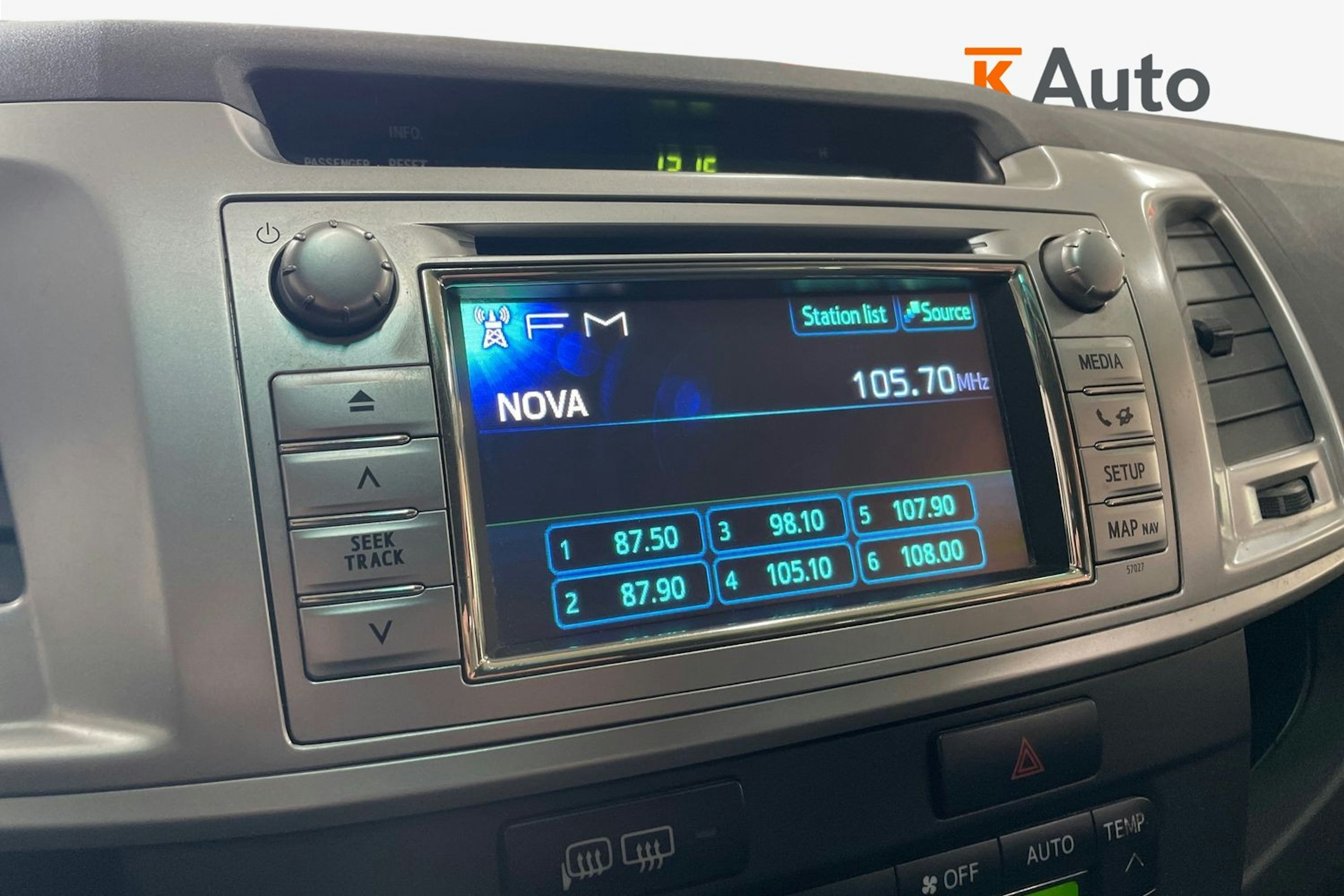 harmaa Toyota Hilux 2011 kuva 11.