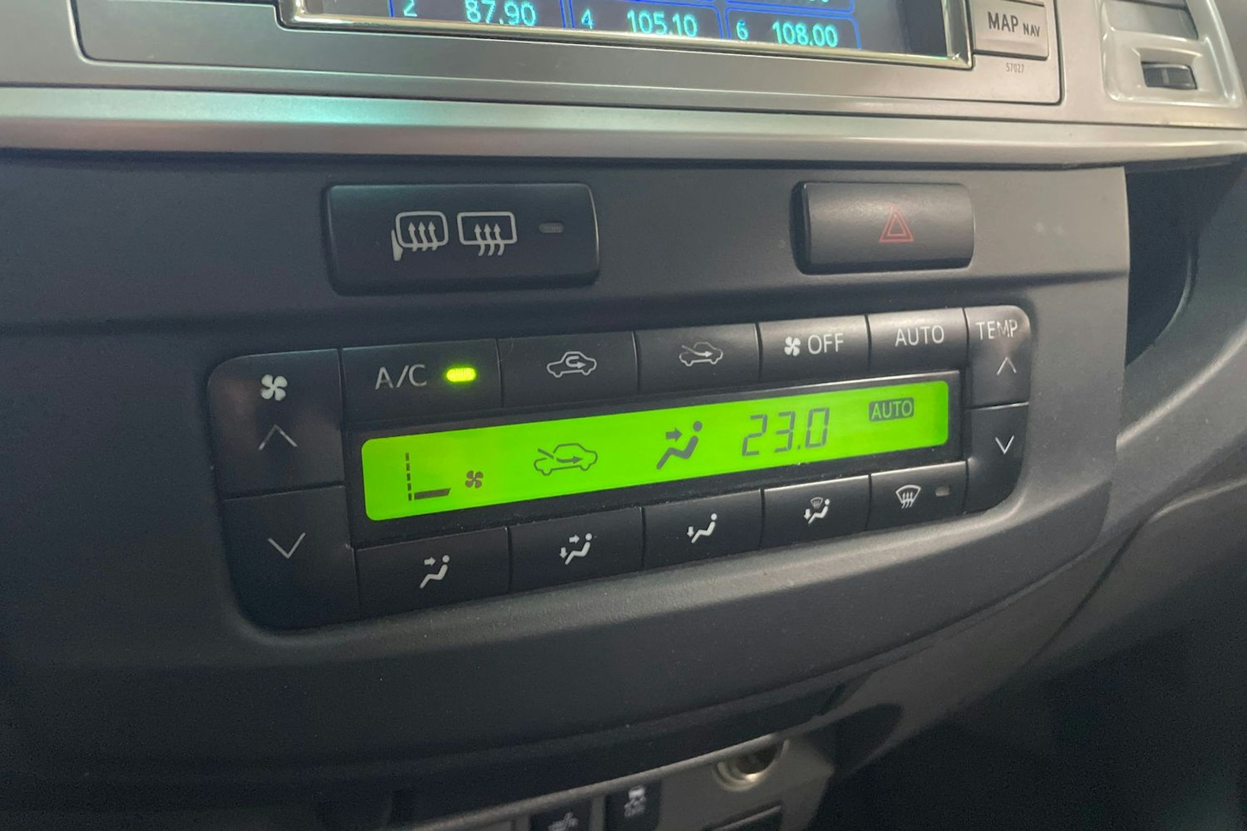 harmaa Toyota Hilux 2011 kuva 13.