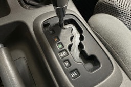 harmaa Toyota Hilux 2011 kuva 16.
