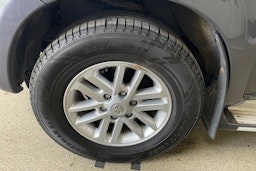 harmaa Toyota Hilux 2011 kuva 19.