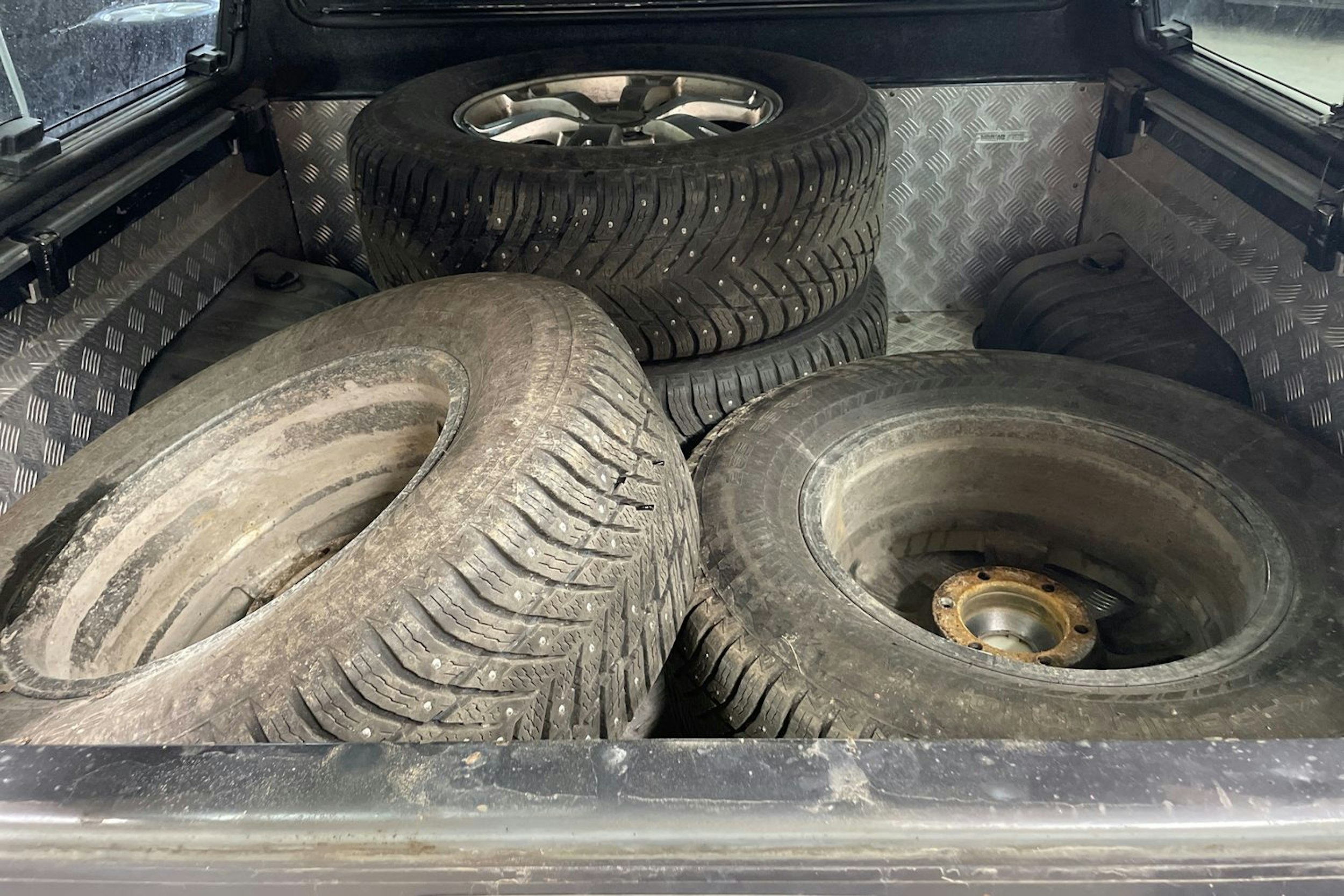 harmaa Toyota Hilux 2011 kuva 20.