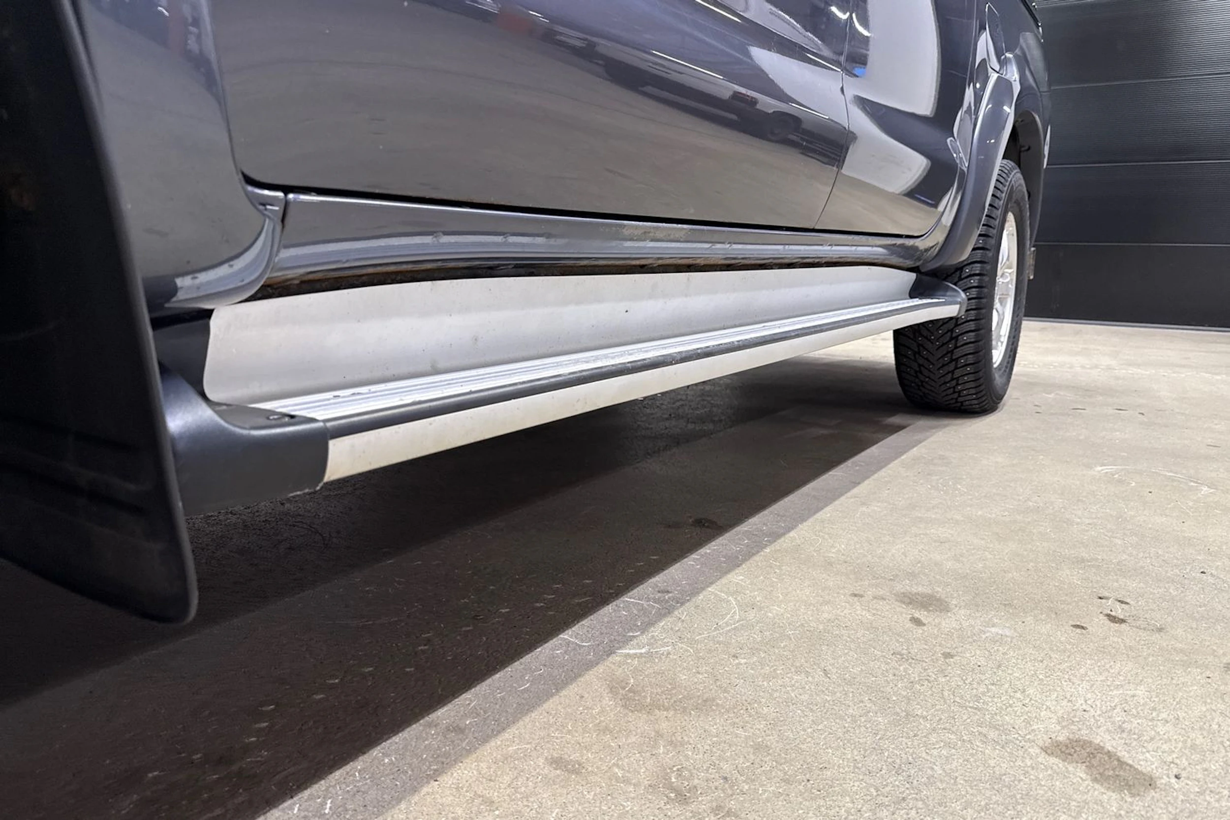 Harmaa Toyota Hilux 2011 kuva 24.