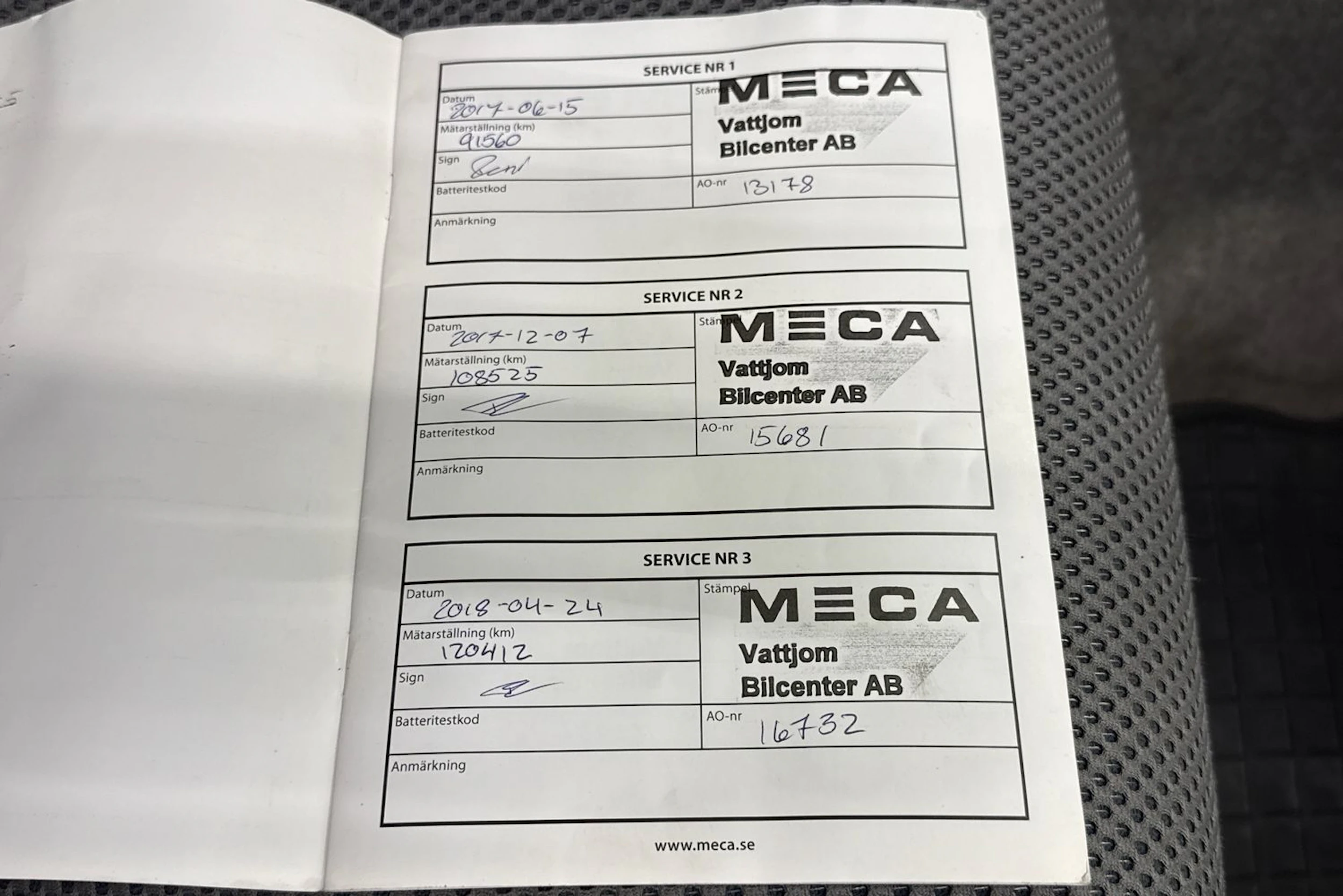 Harmaa Toyota Hilux 2011 kuva 26.