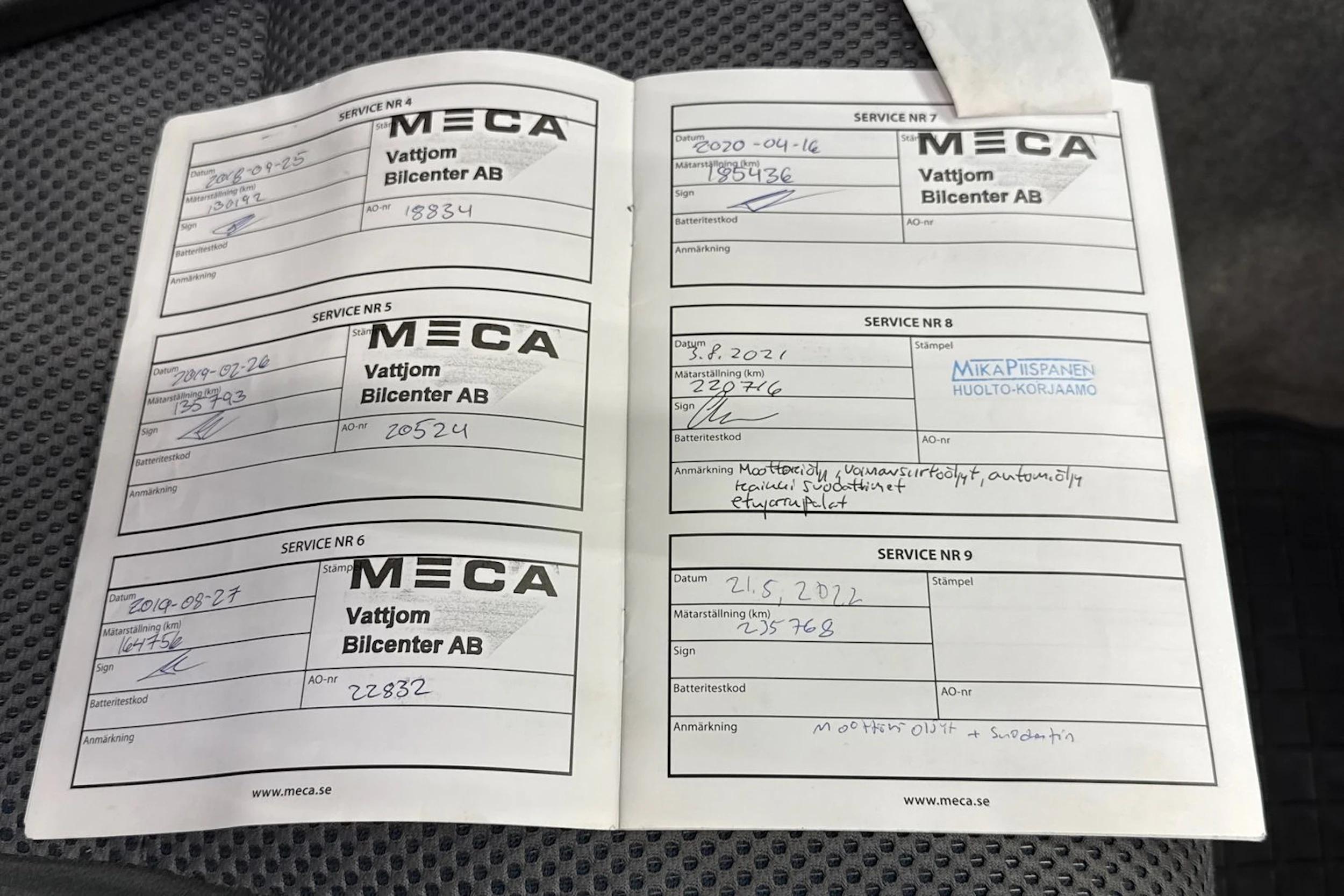 Harmaa Toyota Hilux 2011 kuva 27.