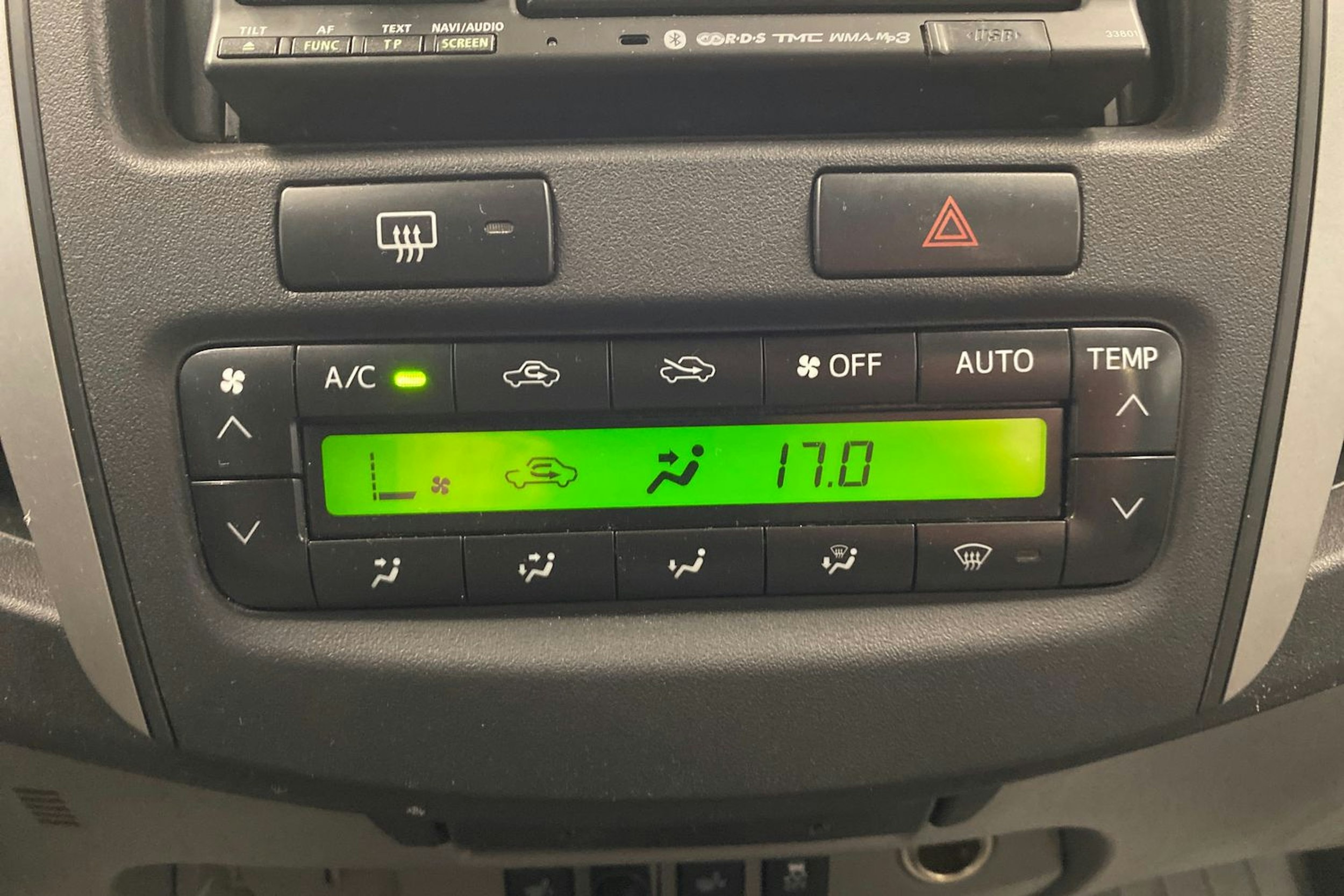 musta Toyota Hilux 2011 kuva 20.