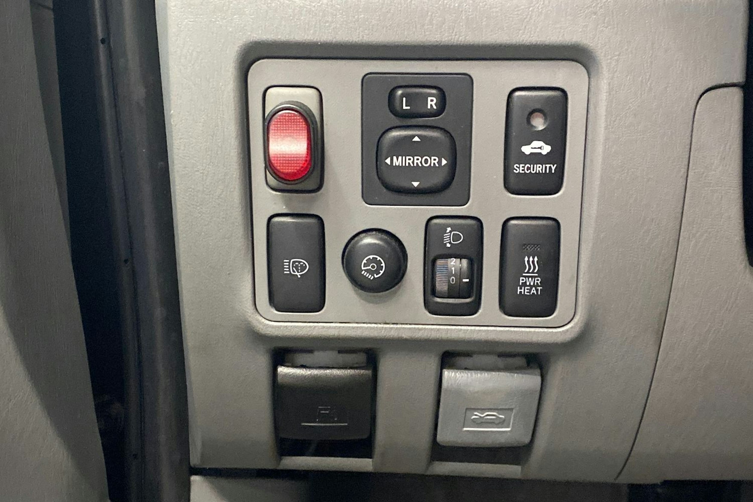 musta Toyota Hilux 2011 kuva 22.