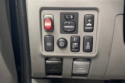 musta Toyota Hilux 2011 kuva 22.