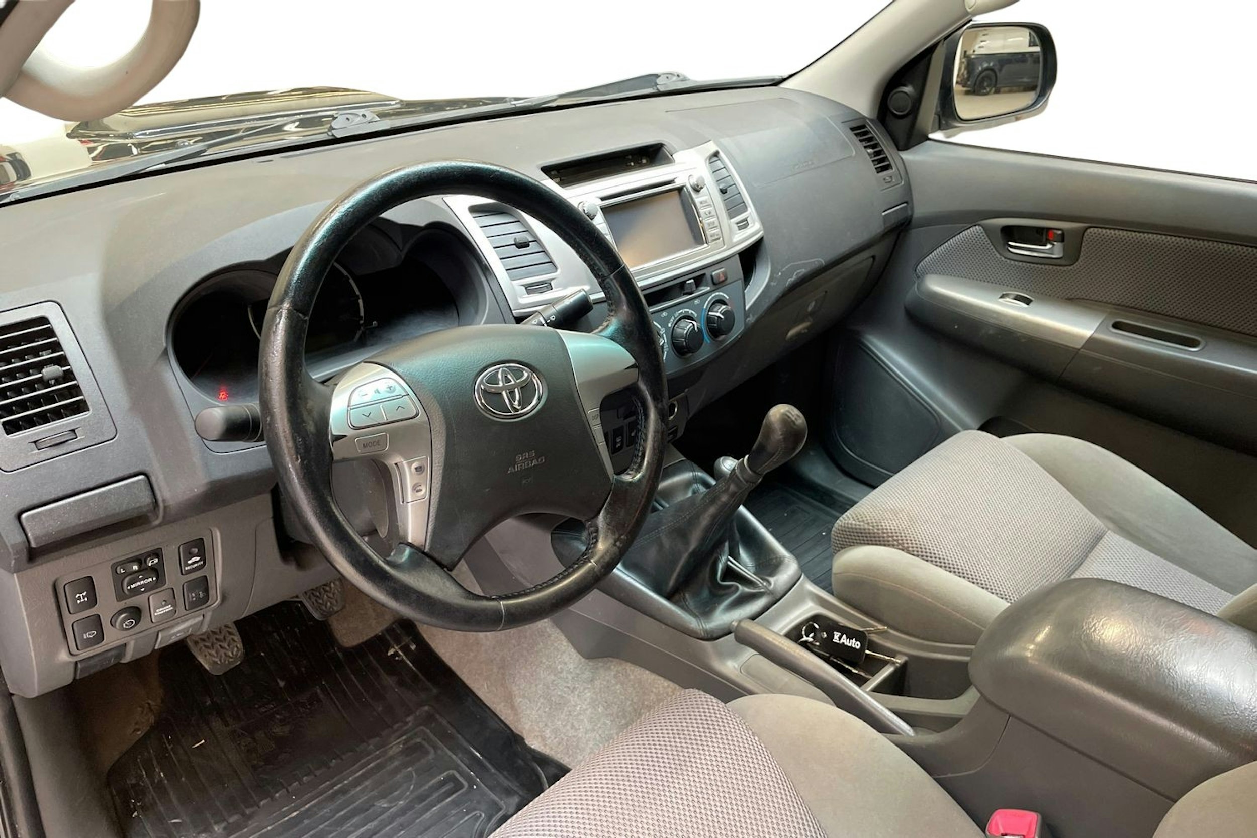 musta Toyota Hilux 2011 kuva 9.