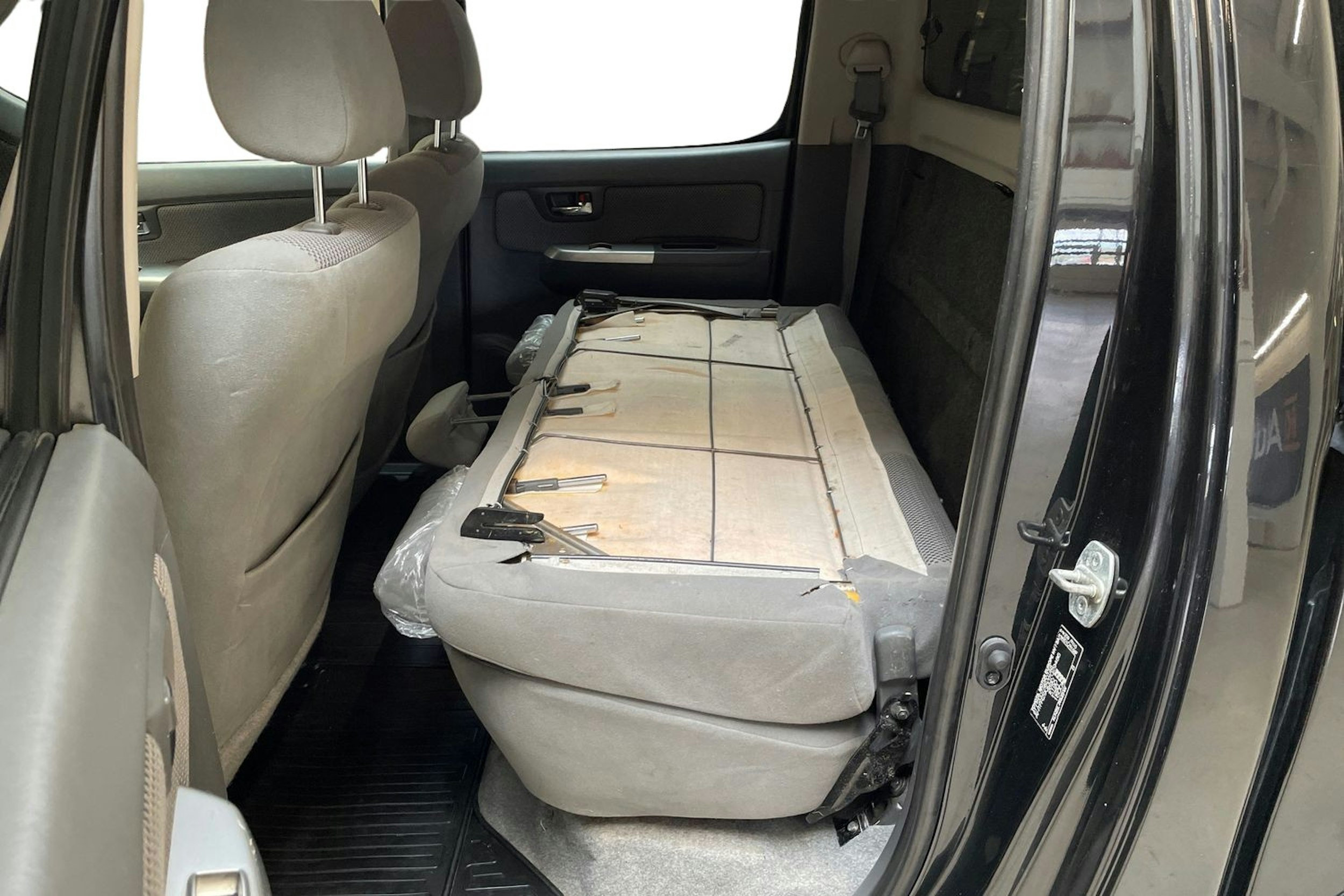 musta Toyota Hilux 2011 kuva 10.