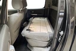 musta Toyota Hilux 2011 kuva 10.