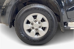 musta Toyota Hilux 2011 kuva 11.