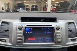 musta Toyota Hilux 2011 kuva 21.