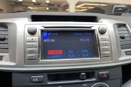 musta Toyota Hilux 2011 kuva 22.