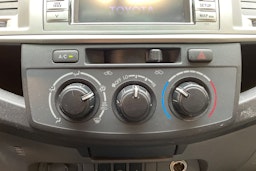 musta Toyota Hilux 2011 kuva 24.