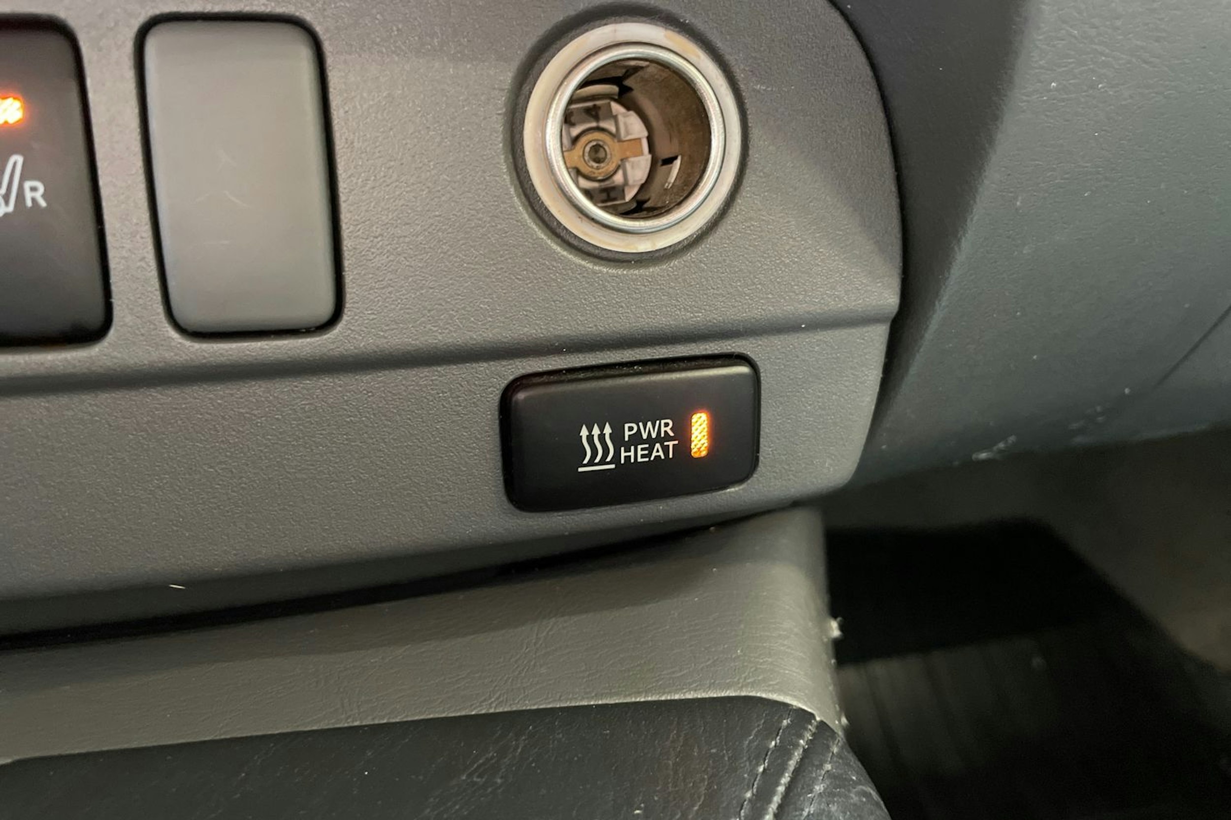 musta Toyota Hilux 2011 kuva 26.