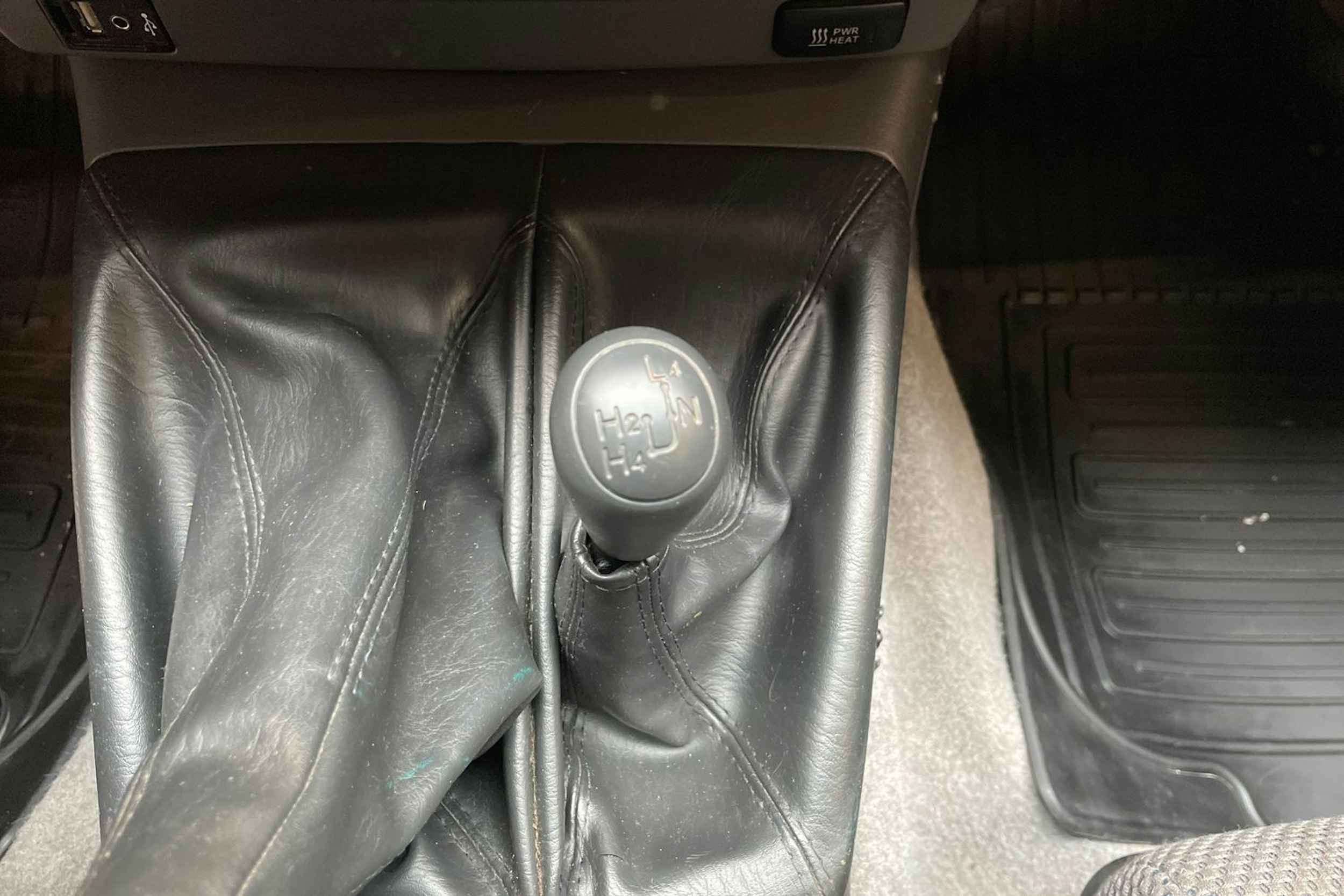 musta Toyota Hilux 2011 kuva 28.
