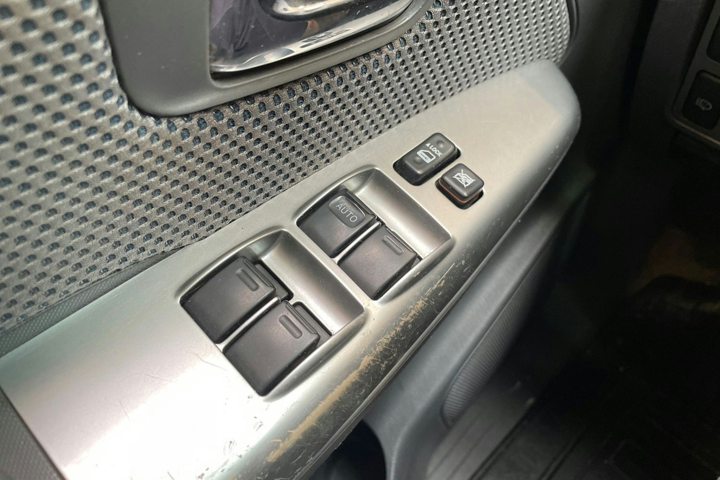 musta Toyota Hilux 2011 kuva 29.