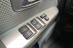 musta Toyota Hilux 2011 kuva 29.