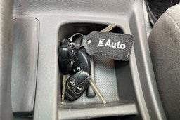 musta Toyota Hilux 2011 kuva 30.