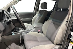musta Toyota Hilux 2011 kuva 10.
