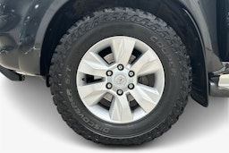 musta Toyota Hilux 2011 kuva 11.